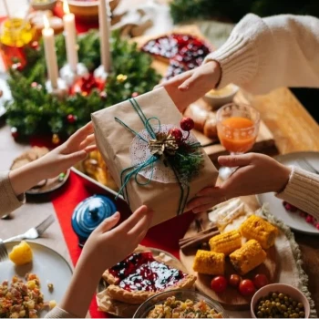 famille heureuse à Noël