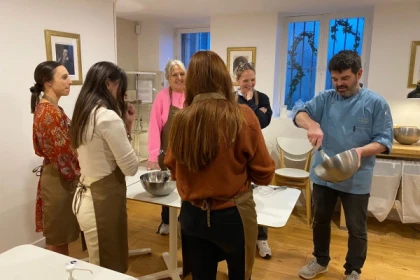 Atelier de crème Chantilly à la main : découvrez tout sur l'histoire et la technique de la Chantilly - Oise.fun