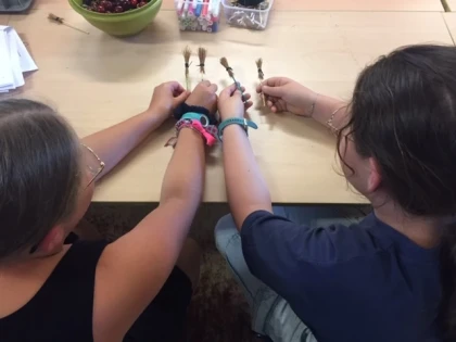 ✨ Atelier Famille : Fabrique ton Mini-Balai de Sorcière ! - Oise.fun