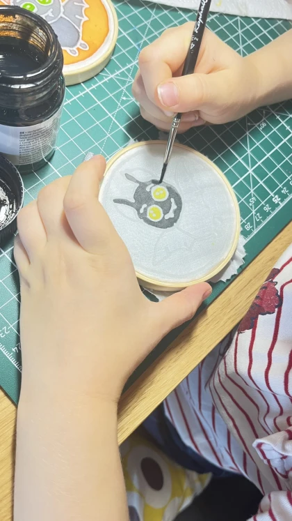 Atelier peinture sur soie : créez votre déco d'Halloween ! - Oise.fun