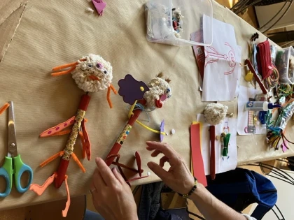 Atelier transforme une brosse vintage en personnage rigolo !  - Oise.fun