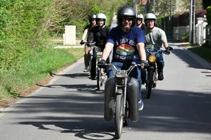 Escapade - Les petites routes de l'Oise en mobylette vintage - Oise.fun