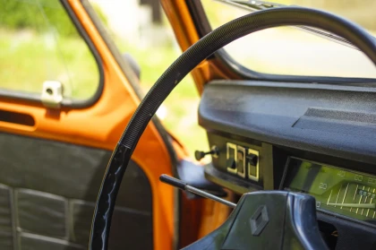 Circuits touristiques (demi-journée) à bord de Renault 4L - Oise.fun