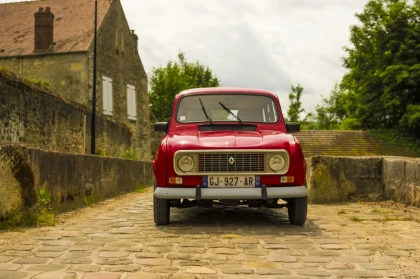 Balade rétro en 4L – Prenez le volant et voyagez dans le temps ! - Oise.fun