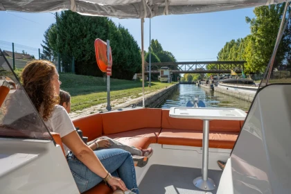 Promenade en catamaran solaire sur l'Oise - Compiègne et le passage de l'écluse - Oise.fun