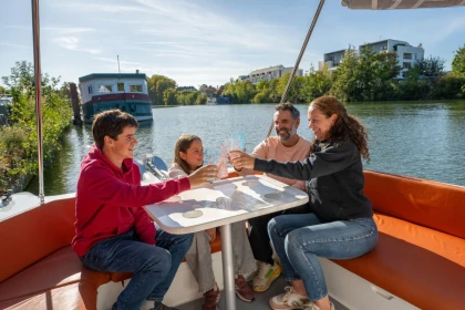 Promenade en catamaran - Croisière apéro au coucher du soleil - Oise.fun