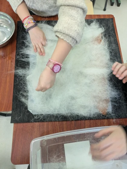 expérimentation créative: transformation de la laine - Oise.fun