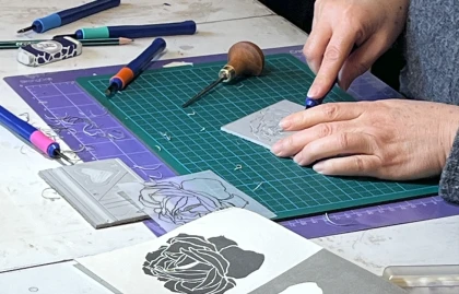 Initiation à la linogravure – Une pause créative pour graver et imprimer votre dessin - Oise.fun