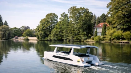 passage de l'écluse catamaran Compiègne