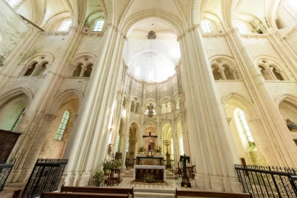 Visite guidée de l’abbatiale de Saint-Germer-de-Fly – Un voyage à travers les siècles - Oise.fun