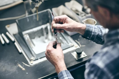 Maison Ercuis – Entrez dans les coulisses d’une orfèvrerie d’exception - Oise.fun