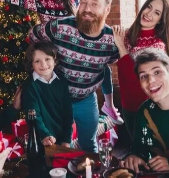 famille heureuse à Noël