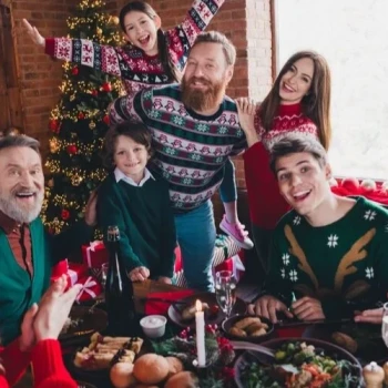 famille heureuse à Noël