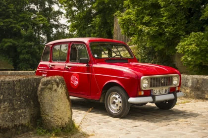 Balade rétro en 4L – L’Oise à votre rythme, au son du moteur vintage 🚗 - Oise.fun