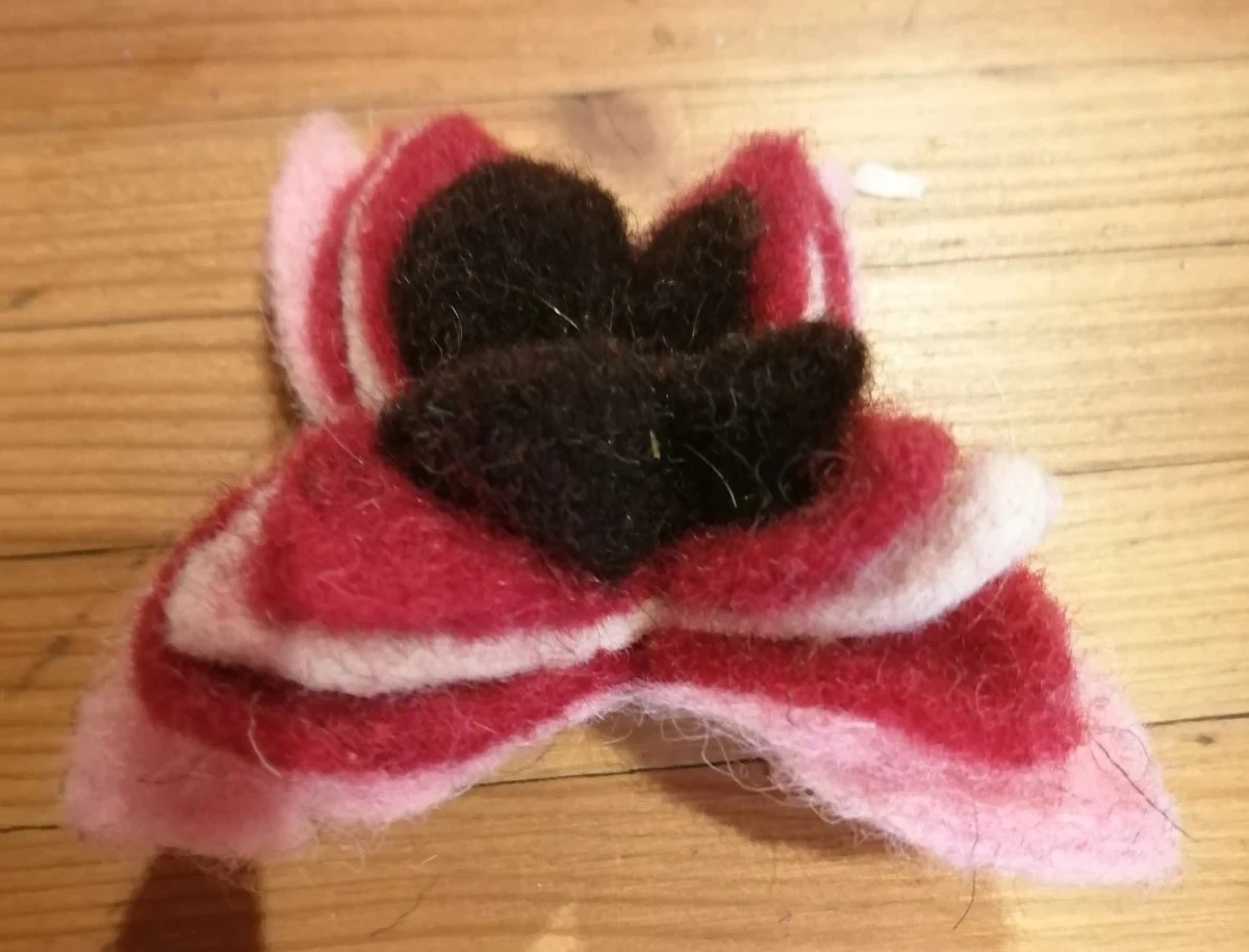 Atelier vacances Toussaint – Une fleur en laine à créer en famille - Oise.fun