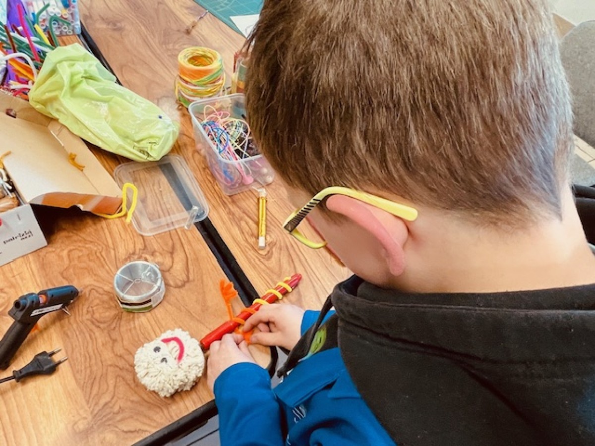 Atelier "Recycle une brosse vintage en personnage ! » - Oise.fun