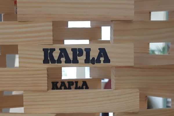 Atelier Kapla de Noël – Défis, équilibre et créativité dès 7 ans 🎄 - Oise.fun