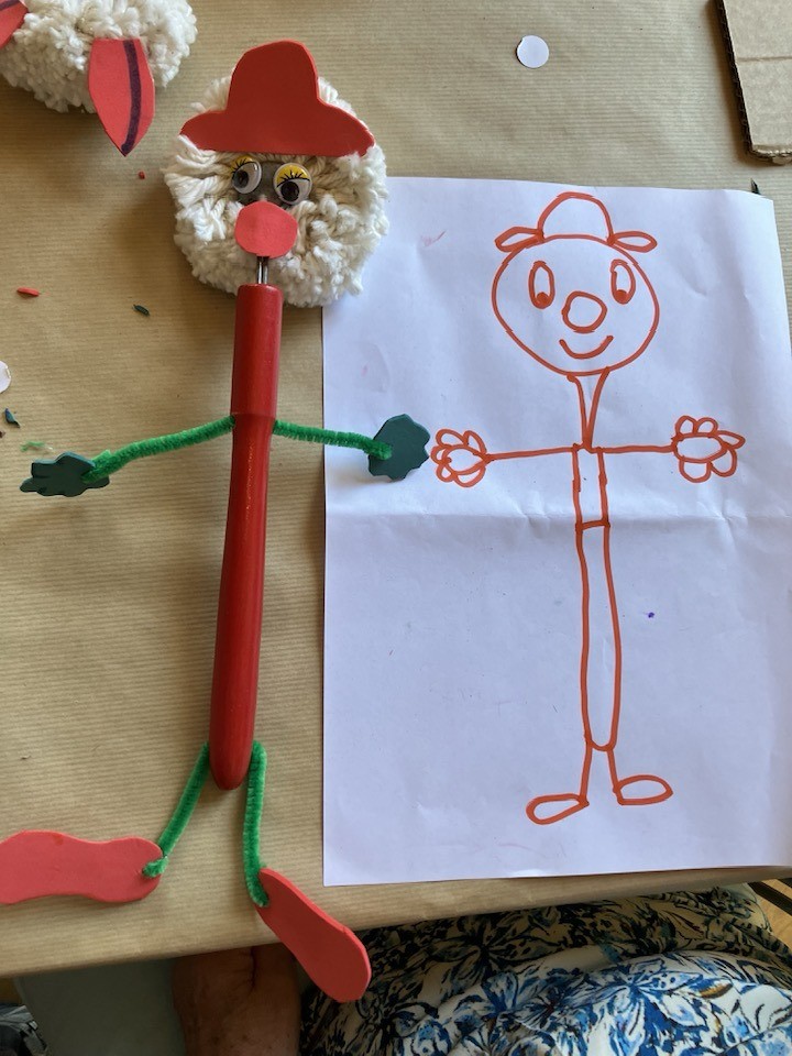 Atelier transforme une brosse vintage en personnage rigolo !  - Oise.fun