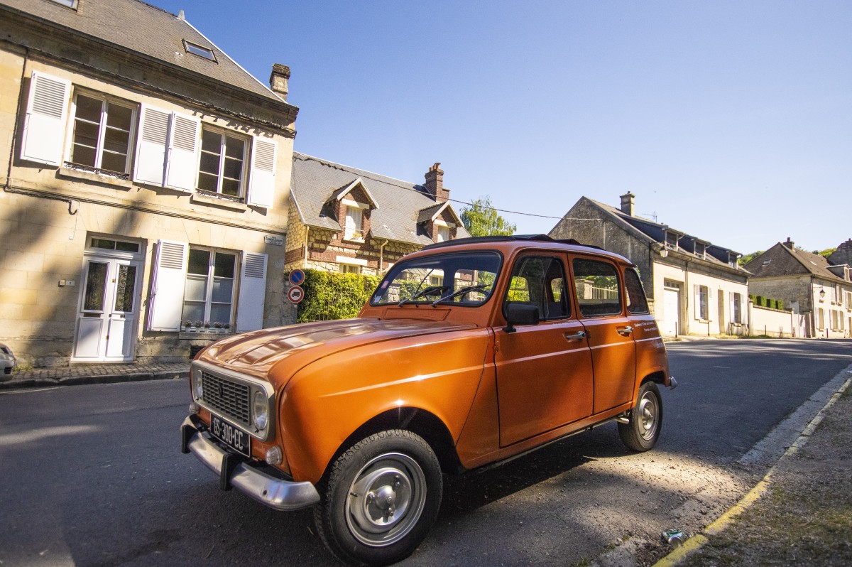 Circuits touristiques (demi-journée) à bord de Renault 4L - Oise.fun Circuits touristiques (demi-journée) à bord de Renault 4L - Oise.fun