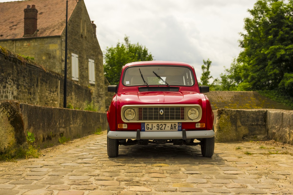 Balade rétro en 4L – Prenez le volant et voyagez dans le temps ! - Oise.fun
