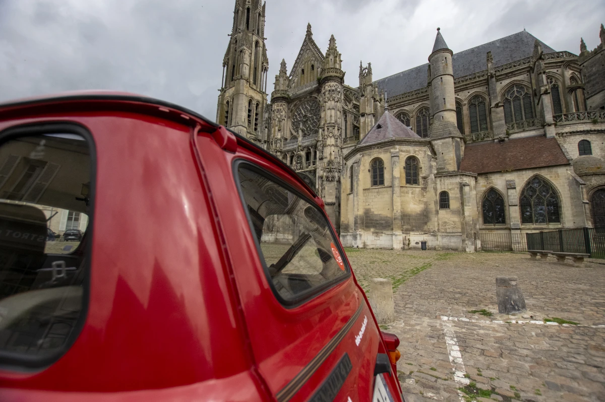 🚗 En route ! Balade rétro en 4L d'une journée pour savourer l’Oise autrement - Oise.fun