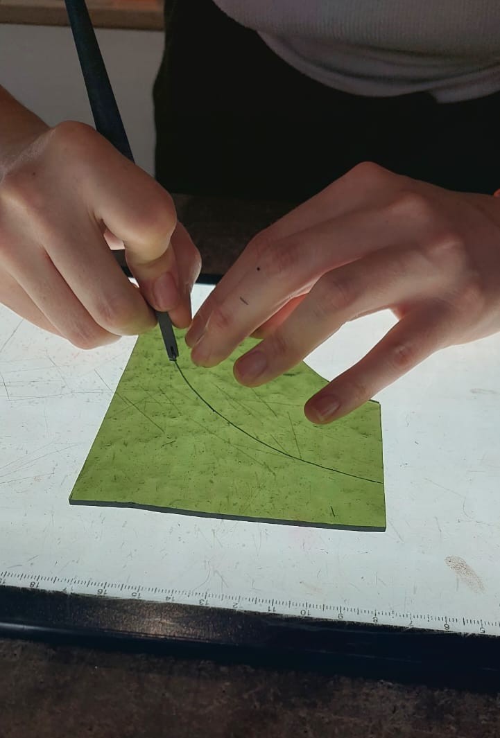 ✨ Initiez-vous au vitrail avec Patricia : 4h pour créer votre œuvre d’art en verre à Appilly - Oise.fun