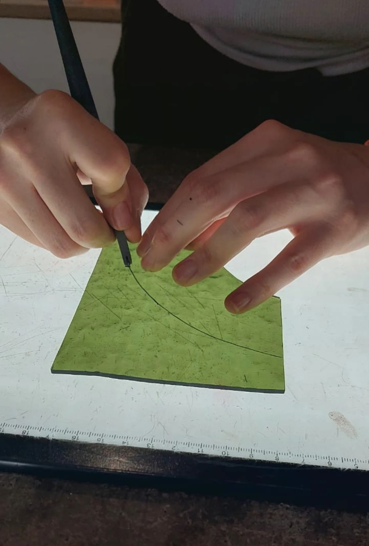 ✨ Initiez-vous au vitrail avec Patricia : 4h pour créer votre œuvre d’art en verre à Appilly - Oise.fun