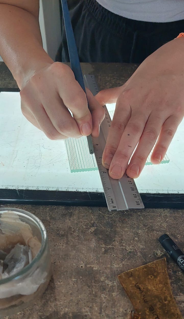 ✨ Initiez-vous au vitrail avec Patricia : 4h pour créer votre œuvre d’art en verre à Appilly - Oise.fun