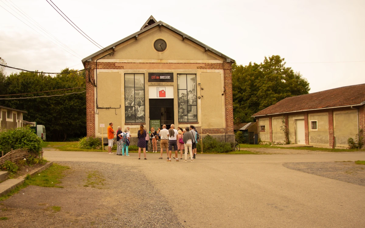 Plongée insolite dans l’univers des brosses – Journées du Patrimoine - Oise.fun