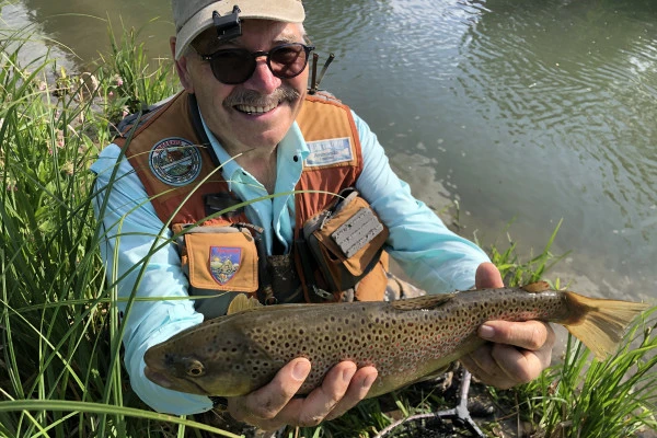 Pêche à la mouche de mai – Vivez les grandes éclosions avec un guide pro - Oise.fun