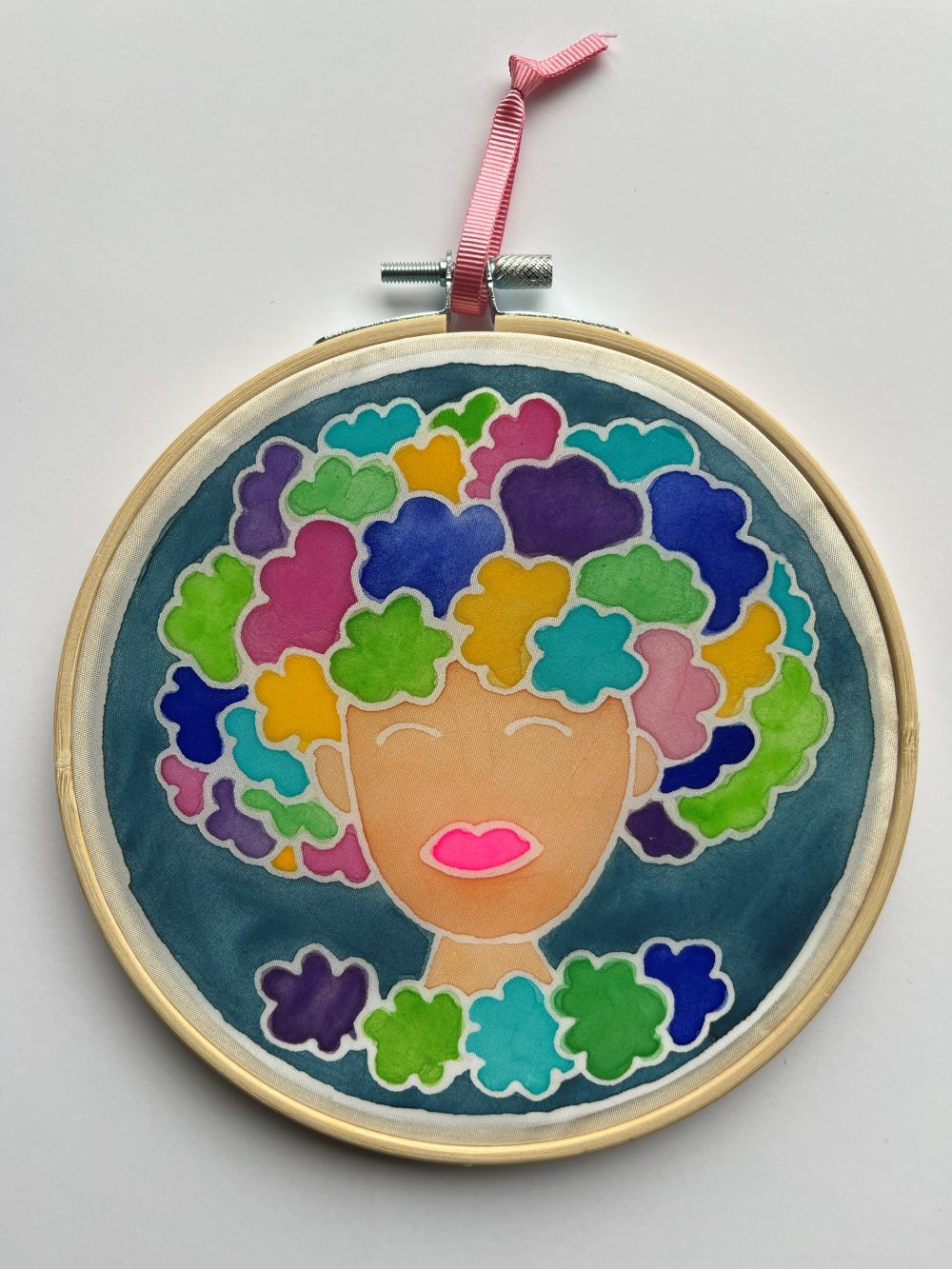 Atelier peinture sur soie – Jouer avec la couleur, créer en douceur - Oise.fun