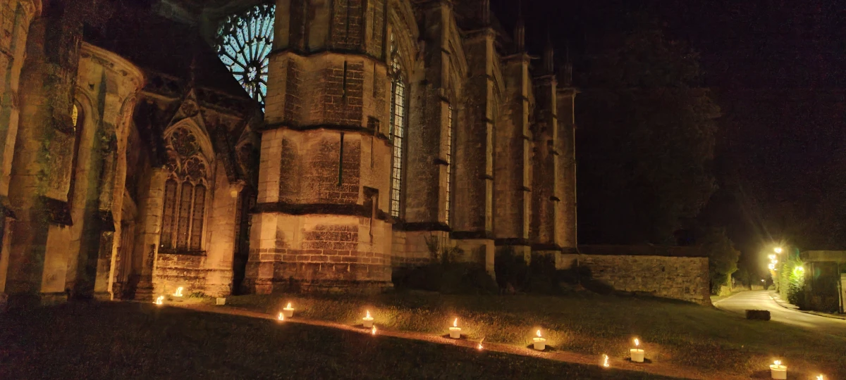 Visite Contée – L’Abbatiale s’illumine aux flambeaux - Oise.fun