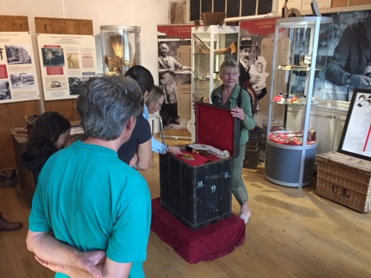 Visite d’une ancienne fabrique de brosses de luxe - Oise.fun