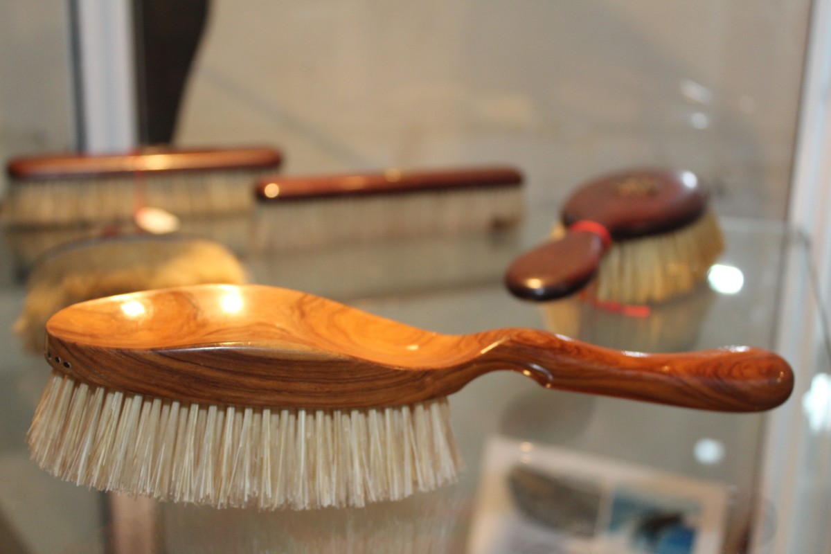 Visite d’une ancienne fabrique de brosses de luxe - Oise.fun