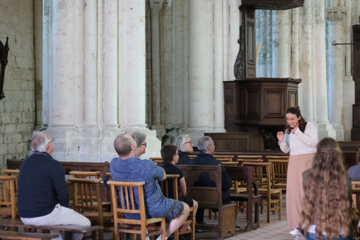 Sur les pas des bâtisseurs – Visite guidée de l’abbatiale et des secrets de sa construction - Oise.fun