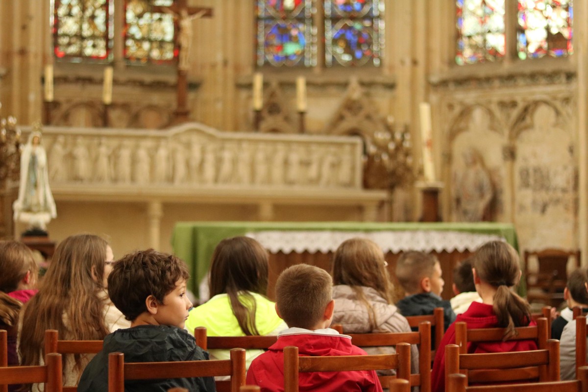 Visite guidée de l'abbatiale de Saint-Germer-de-Fly pour les enfants - Oise.fun
