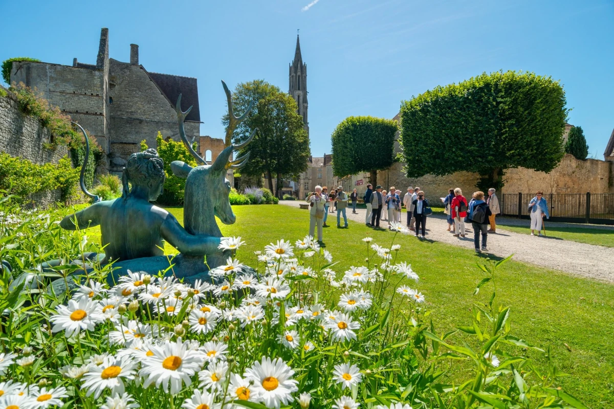 Visite guidée découverte de la ville de Senlis - 2 000 ans d'histoire à portée de pas - Oise.fun