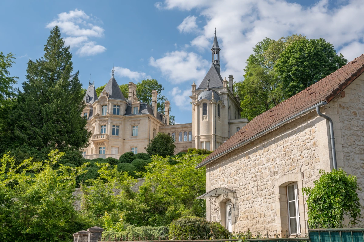 Visite immersive - Retour à l’Époque de Pierrefonds-les-Bains ! - Oise.fun
